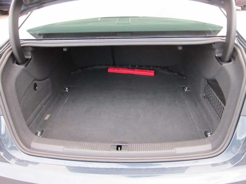 AUDI A6 3.0 L V6 QUATRO