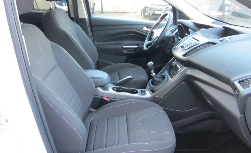 FORD Kuga 2.0 TDCi 2WD Titanium 5p.