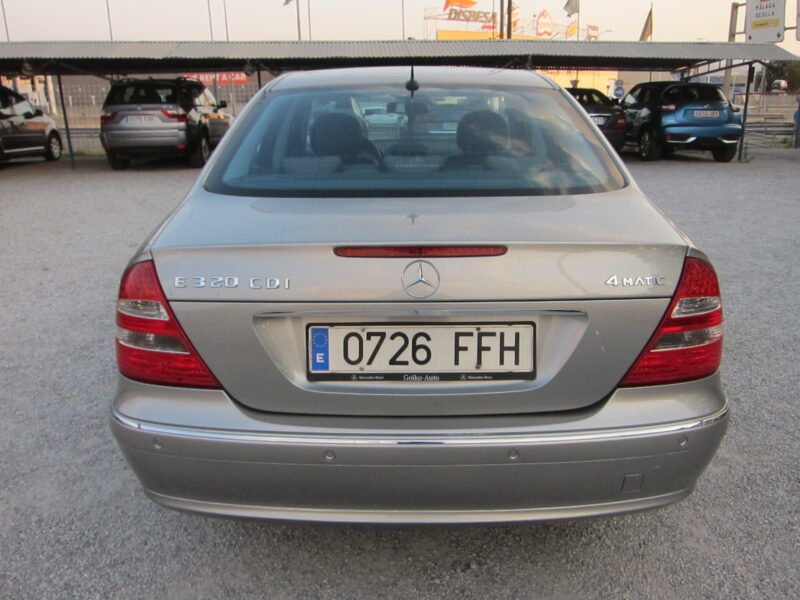 MERCEDES E320 CDI 4 PUERTAS
