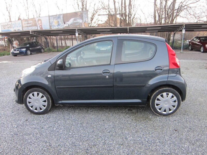 PEUGEOT 107 1.0 i